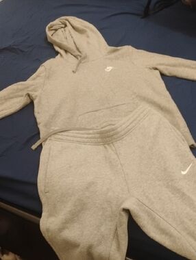 Nike Light Gray Hoodie and Sweatpants Set